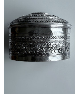 Small Silver Box with Floral Pattern – Sil-0161