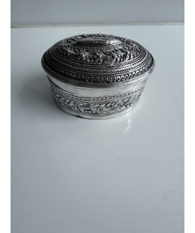 Small Silver Box with Floral Pattern – Sil-0161
