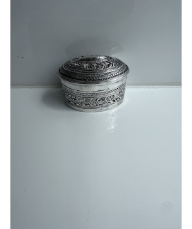 Small Silver Box with Floral Pattern – Sil-0161