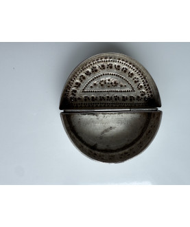 Halv måne dåse nr. 163