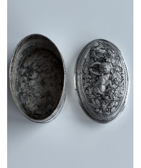 Oval Sølvdåse med Lion Dog – Sil-0165