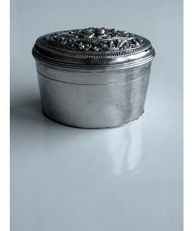 Silver Box with Mythical Figure – Sil-0167
