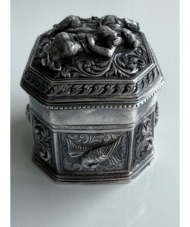 Octagonal Silver Box with Figures – Sil-0174