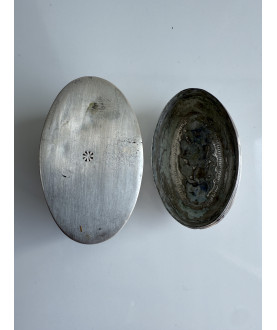 Antike burmesische Silberdose mit Reliefdeckel – Sil-0185