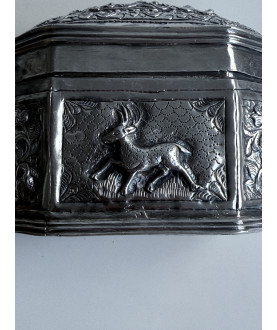 Antike burmesische Silberbox mit Fabeltier und Vögeln – Sil-0189