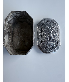 Antique Burmese silver box with mythical beast and birds – Sil-0189