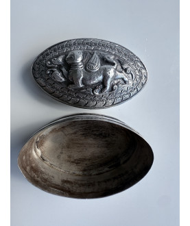 Handcrafted from Burma silver box with Liondog – Sil-0190