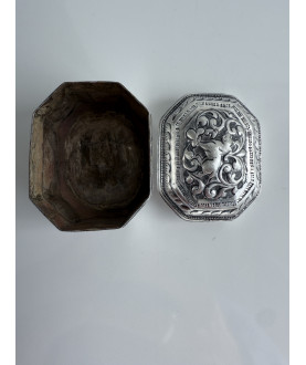 Antique Burmese silver box with animal lid motif – Sil-0197