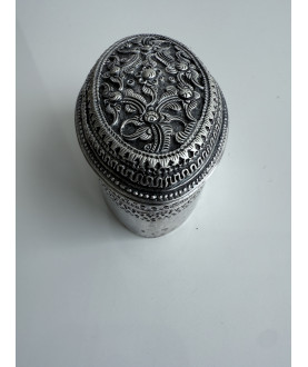 Antike burmesische Silberdose mit Blumenmotiv – Sil-0194