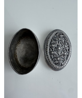 Antike burmesische Silberdose mit Blumenmotiv – Sil-0194