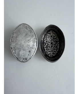 Antique Burmese silver box with flower lid – Sil-0194