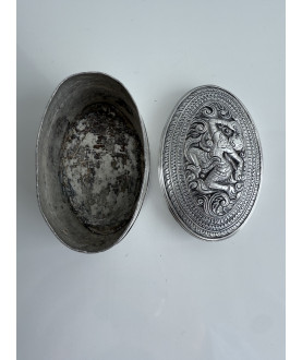 Handcrafted from Burma silver box with figure and 3 bands – Sil-0193