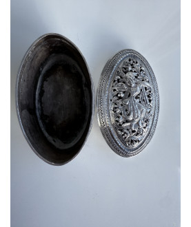 Antique Burmese silver box with royal figure – Sil-0198