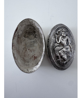 Antique Burmese silver box with figure – Sil-0219