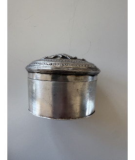 Antike burmesische Silberbox mit Pfau – Sil-0227