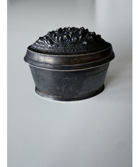 Antique Burmese silver/niello box with floral relief – Sil-0234