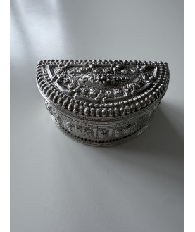 Burmese half moon box with flowers and birds – Sil-0236