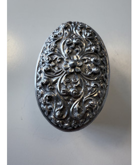 Antique Burmese silver box with floral relief – Sil-0254