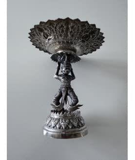 Silver stand no. 258