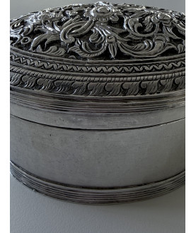 Antique Burmese silver box with floral relief – Sil-0263