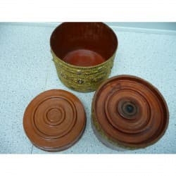 Vergoldete Bettelschale aus Lack mit Steinen - boxes - 23