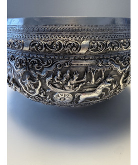 Stor burmesisk sølvskål med 6 scener og lykønskning – Sil-0267