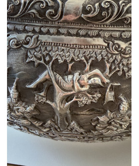Große burmesische Silberschüssel mit 6 Szenen und Gruß – Sil-0267