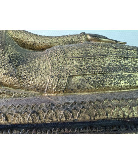 Gilted reclining Bangkok Buddha on a Large Throne – Thailand, Early 20th Century, 47 cm - BR364