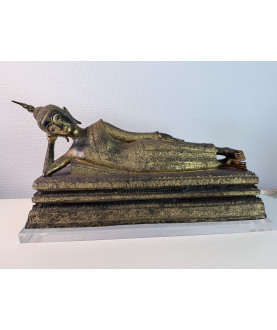Gilted reclining Bangkok Buddha on a Large Throne – Thailand, Early 20th Century, 47 cm - BR364