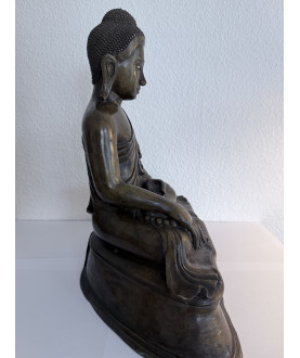 Mandalay Buddha i brunlig bronze – Burma, 1800-tallet - BR365