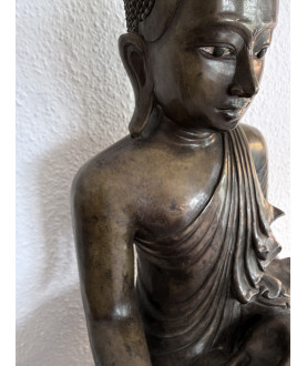 Classic Mandalay Seated Buddha in Bronze – Burma, 19th Century - BR365