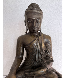 Classic Mandalay Seated Buddha in Bronze – Burma, 19th Century - BR365