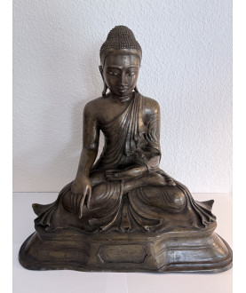 Mandalay Buddha i brunlig bronze – Burma, 1800-tallet - BR365