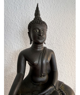 Ayutthaya-Buddha aus Bronze auf Thron – Thailand, Ende 18. Jahrhundert, 27 cm - BR366