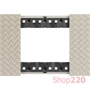 Рамка на 1 пост, 3 модуля - Итальянский стандарт. Цвет Оптик. Bticino Living Now. KA4803MM