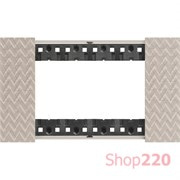 Рамка на 1 пост, 4 модуля - Итальянский стандарт. Цвет Оптик. Bticino Living Now. KA4804MM