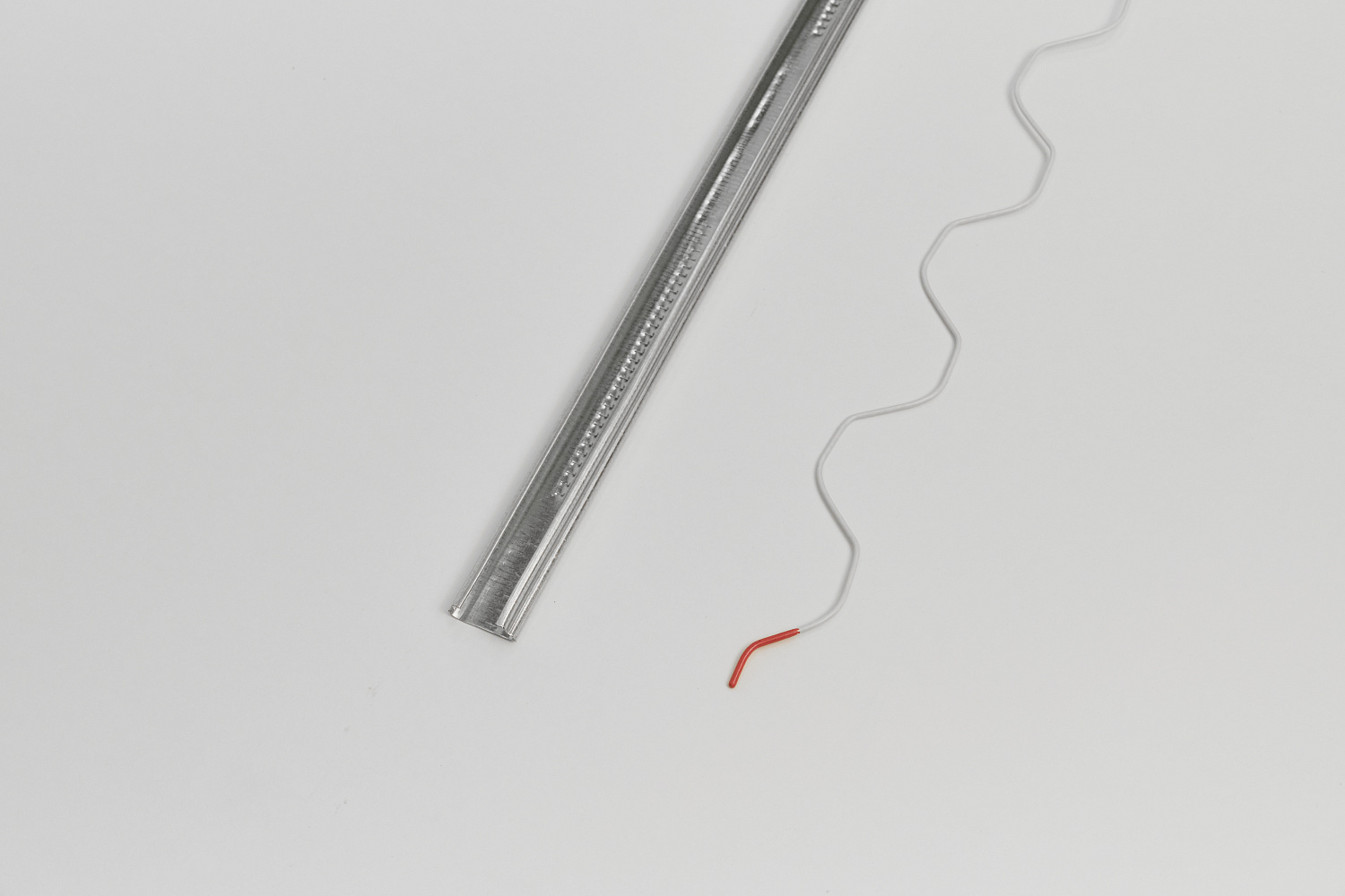 Пружина "Зиг-Заг" белая, 2,5 мм (2 м)