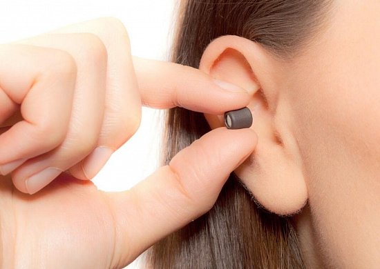 Как правильно вставить микронаушник в ухо и что о них нужно знать