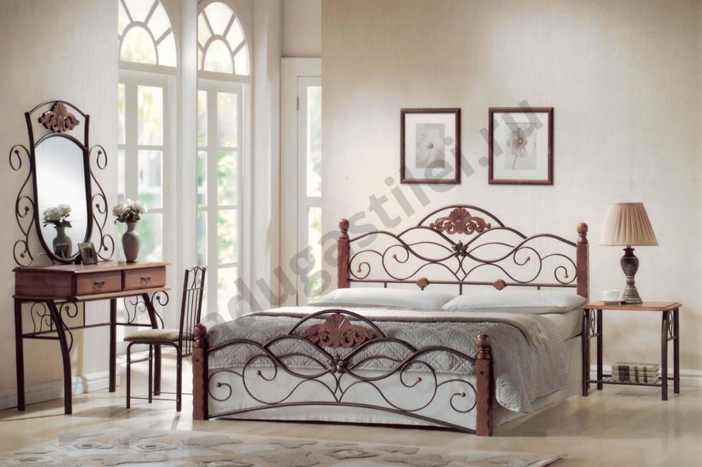 Кровать Софи деревянные стойки