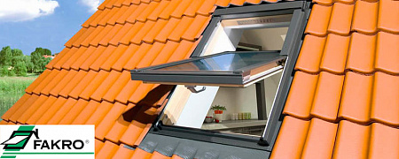 Мансардное деревянное окно Fakro FTS-V U4 стандарт со среднеповоротным открыванием, размер 55х78