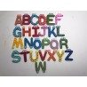 Litere multicolore din lemn