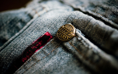 8 Signs of High-Quality Denim Jeans