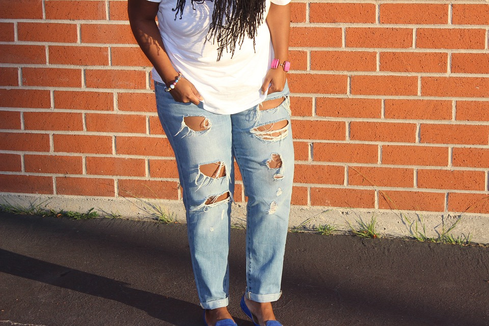 How To Wear & Style Distressed & Ripped Jeans