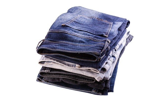 Easily Keep Jeans On The Clothes Hanger