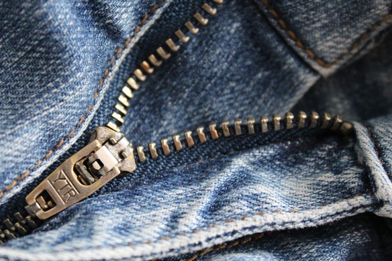 How to Fix a Stuck Zipper on Jeans | MakeYourOwnJeans