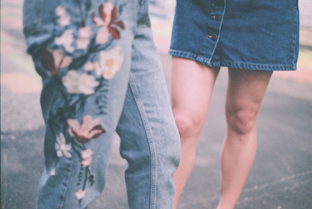 How to Wear a Denim Skirt in Winter