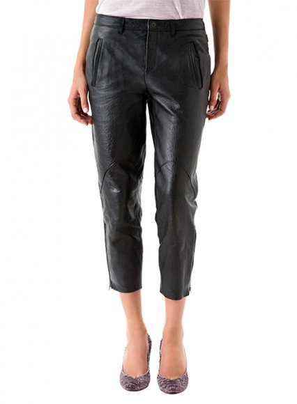 What Are Leather Capris?