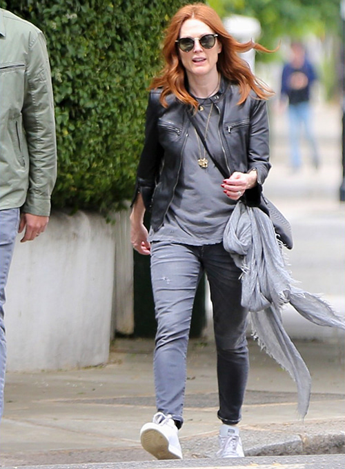 Julianne Moore Leather Jacket #2 - Click Image to Close