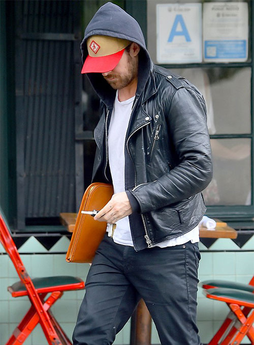 Ryan Gosling Just Wore The Only Jacket You Need This Summer British Gq British Gq 