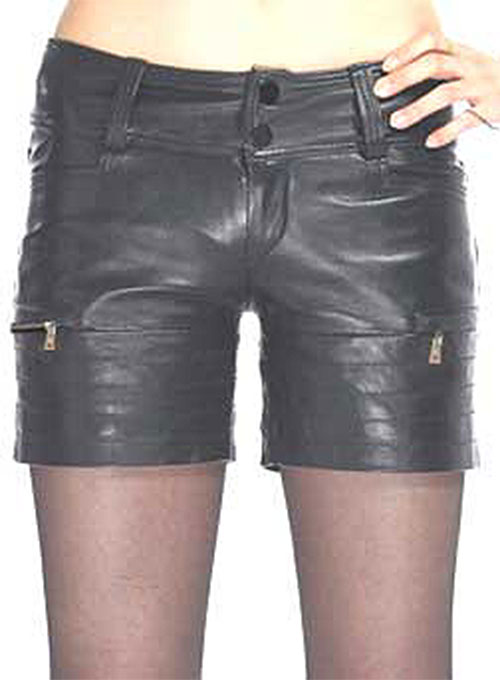 Faux Leather Shorts Outfit  Leather shorts outfit, Shorts outfits women,  Black leather shorts